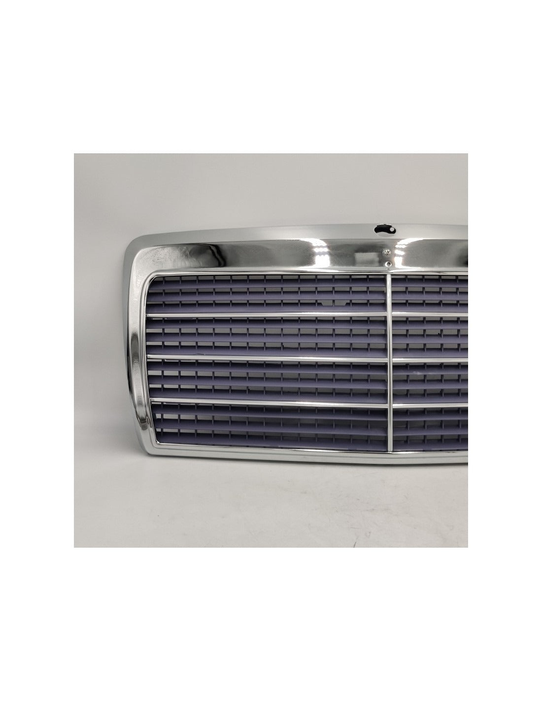 GRIGLIA ANTERIORE PER MERCEDES E W124 1985-1993 (NON PER FACELIFT)