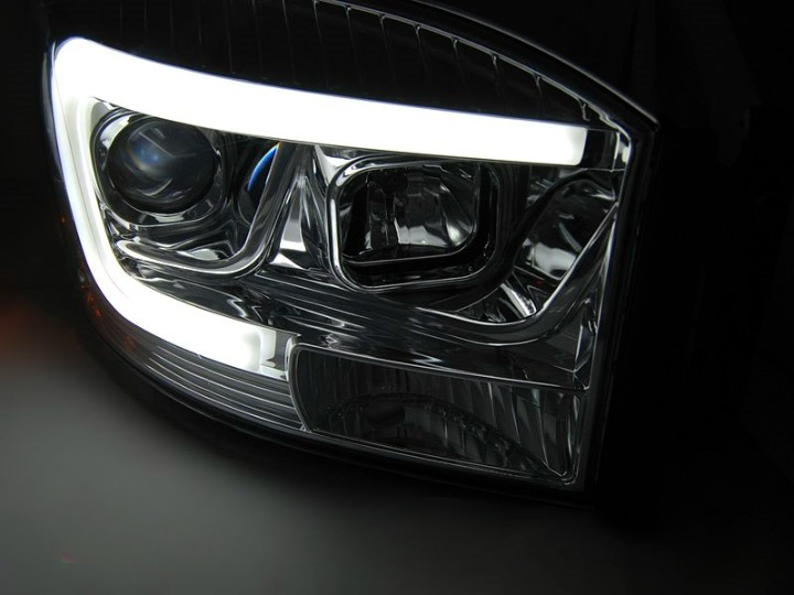 ๐ Fari Anteriori Adatto per Dodge RAM 2006-2008 Tube Light LED Cromati ๐