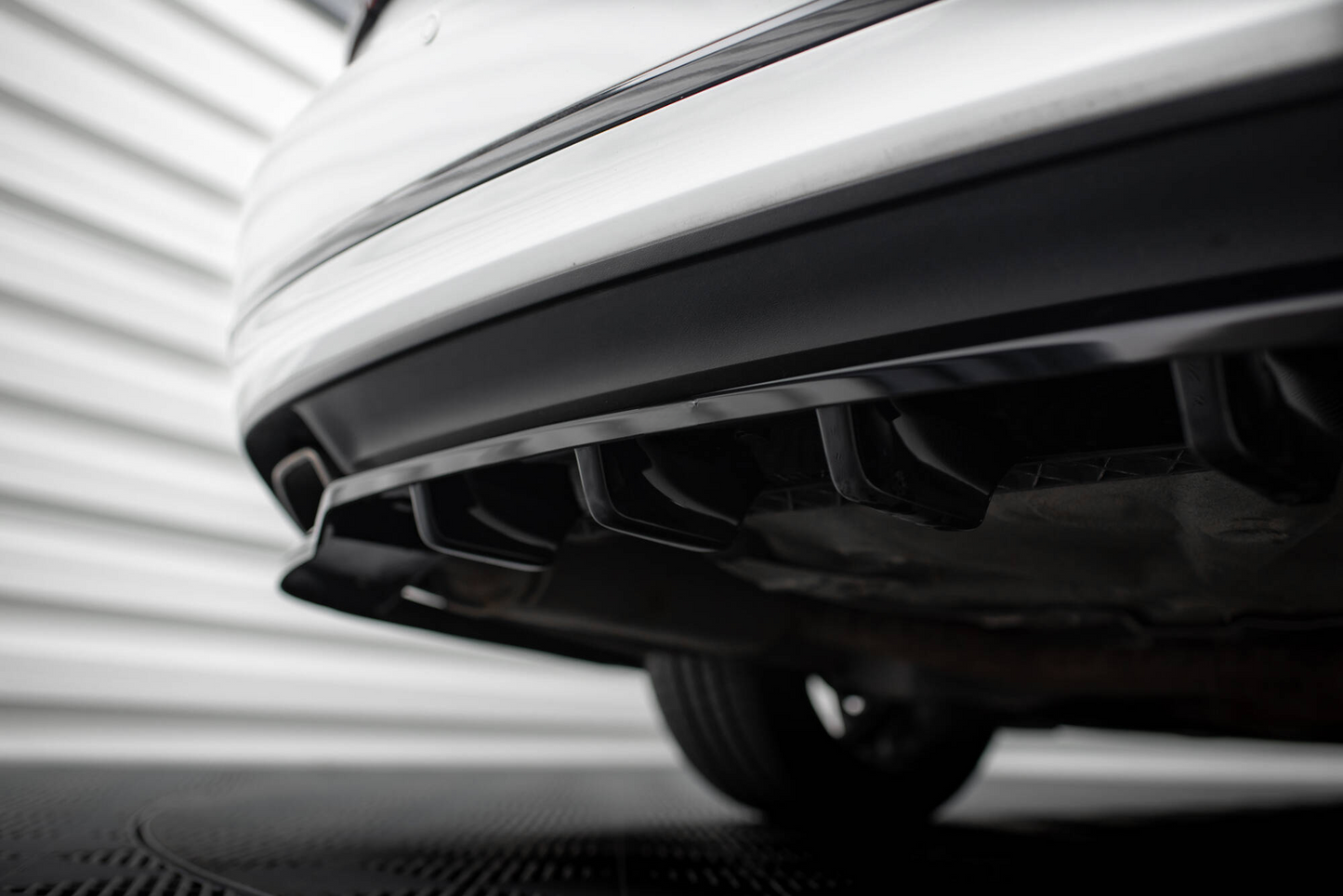 REAR SPLITTER WITH VERTICAL BARS FOR VOLKSWAGEN PASSAT GT B8 FACELIFT USA