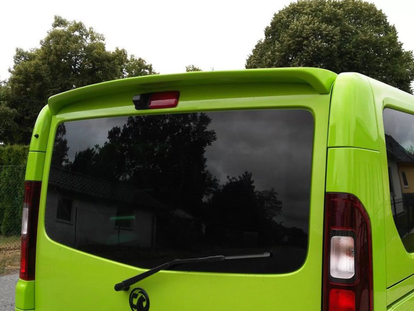 Spoiler sul tetto portellone posteriore Nissan NV300 Mk3 (2014-2021) - grezzo