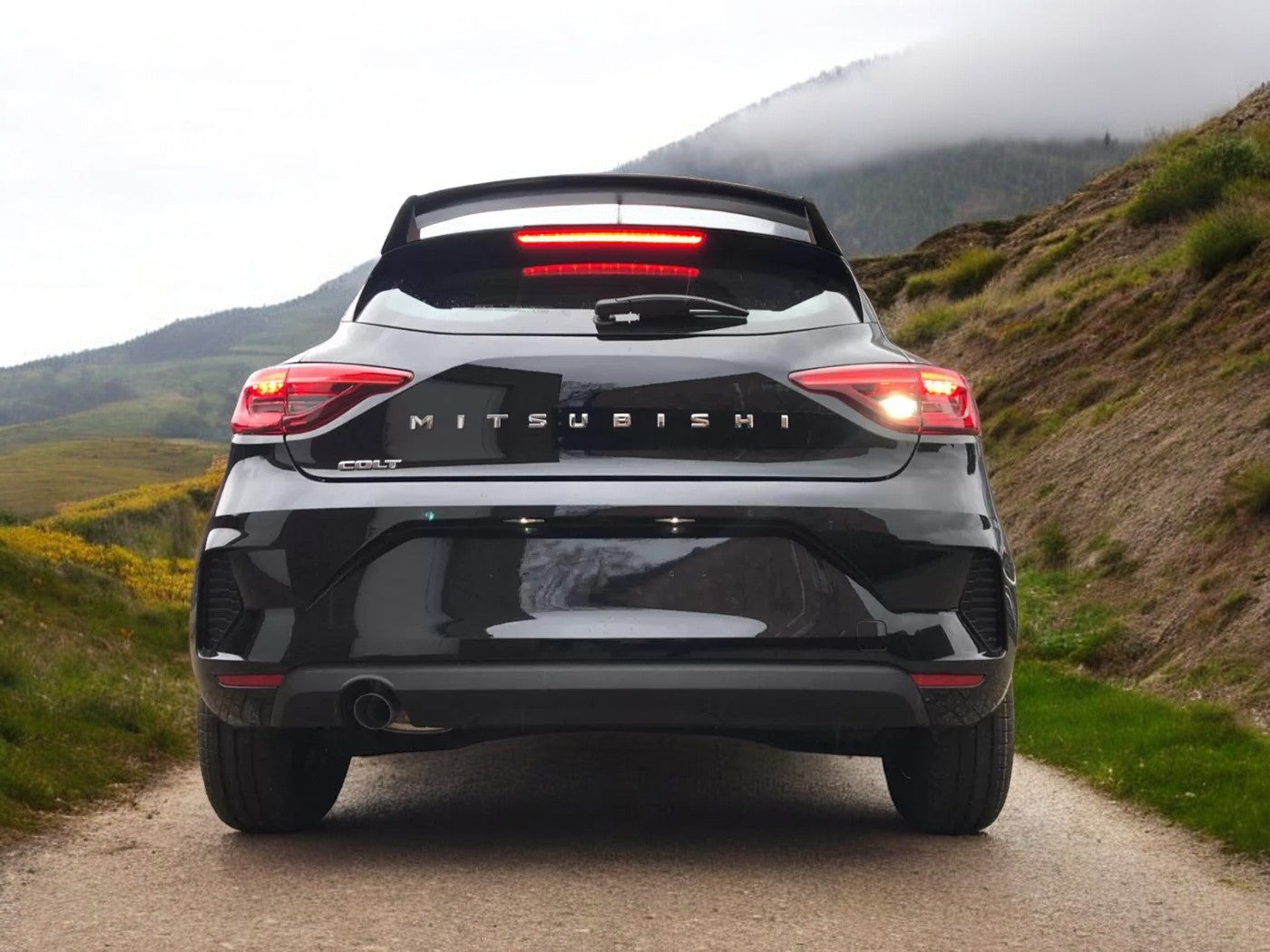 ⭐Spoiler sul tetto ADATTO PER Mitsubishi Colt 2023- / Renault Clio Mk5 2019-⭐