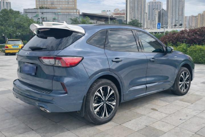 💫ART.8233 Spoiler Bianco per Ford Kuga 2020-2024 4ª Generazione ABS💫
