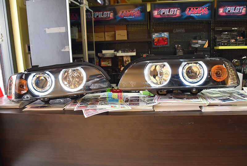 Fari adatti per BMW Serie 5 E39 (09.1995-06.2003) Angel Eyes Black Design
