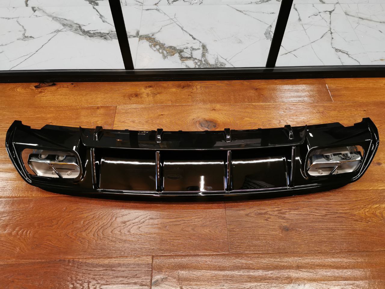 ART. 0512 DIFFUSORE GOLF 8 VIII 1+1 LOOK GTI NERO LUCIDO + TERMINALI (Copia)