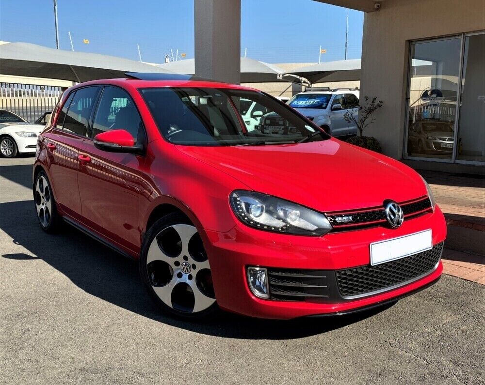 Headlight set for VW Golf 6 with TFL in black