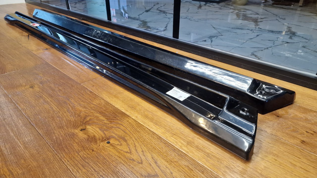 ART.2076 SOTTO MINIGONNE Q8 2019-2023 NERO LUCIDO