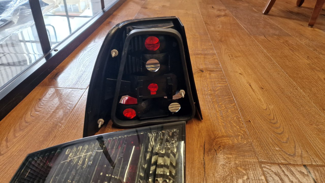 🔥2181 FARI POSTERIORI ADATTO PER VW BORA 1998-2005 BERLINA SMOKE🔥