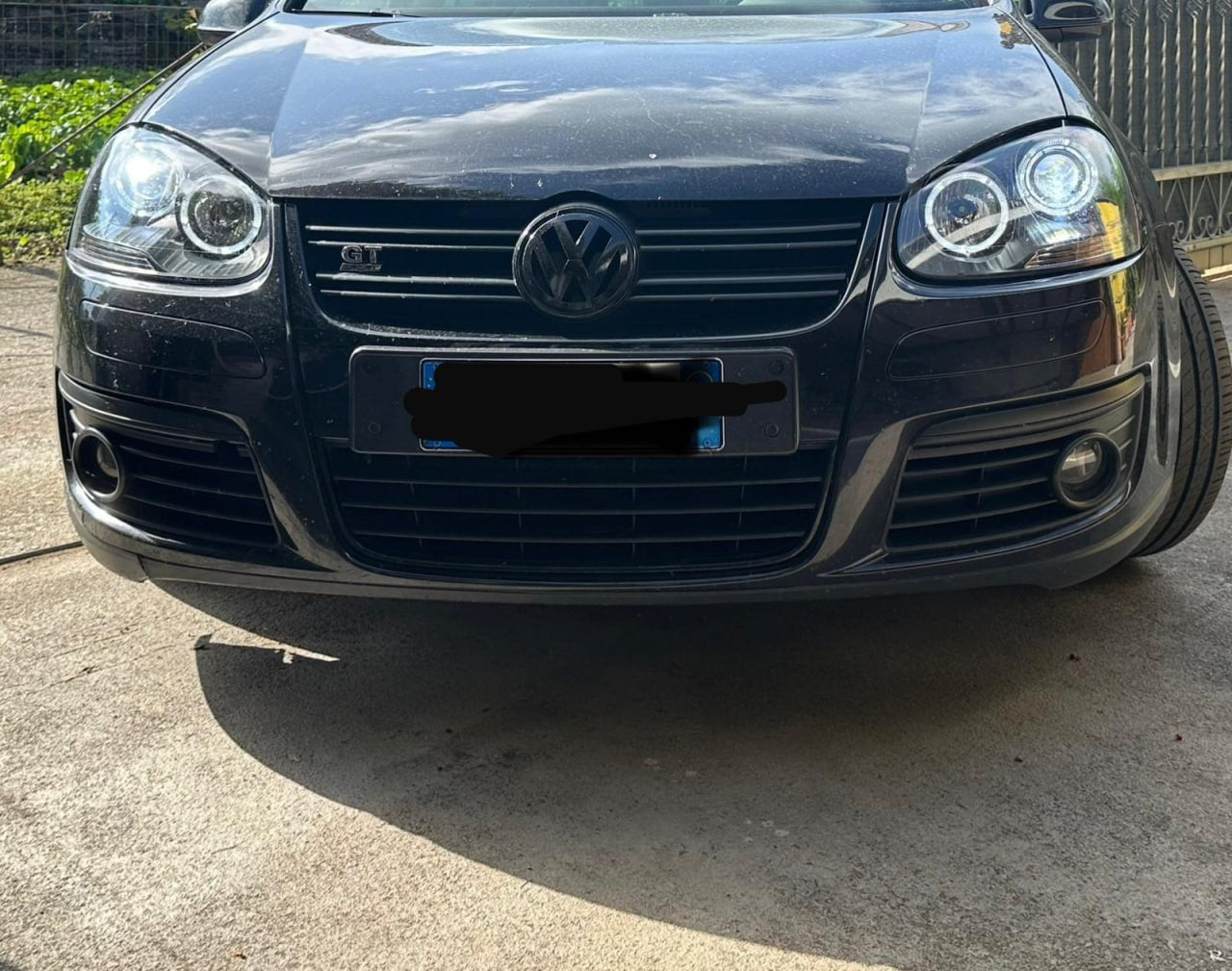 🔥FARI ANTERIORI ADATTI A VW GOLF 5 V 03-08 NERI ANGEL EYES BIANCHI A LED🔥