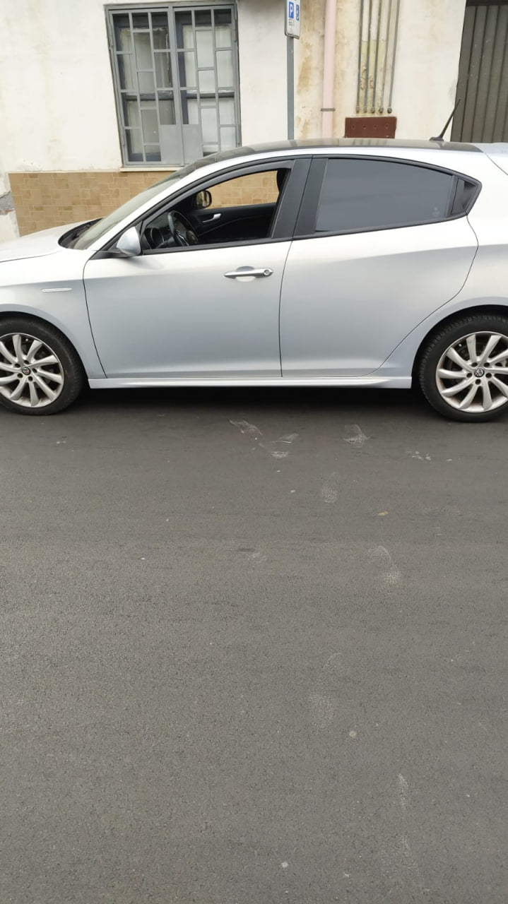 ART.1262 MINIGONNE ALFA ROMEO GIULIETTA LOOK SPRINT VELOCE NERO LUCIDO