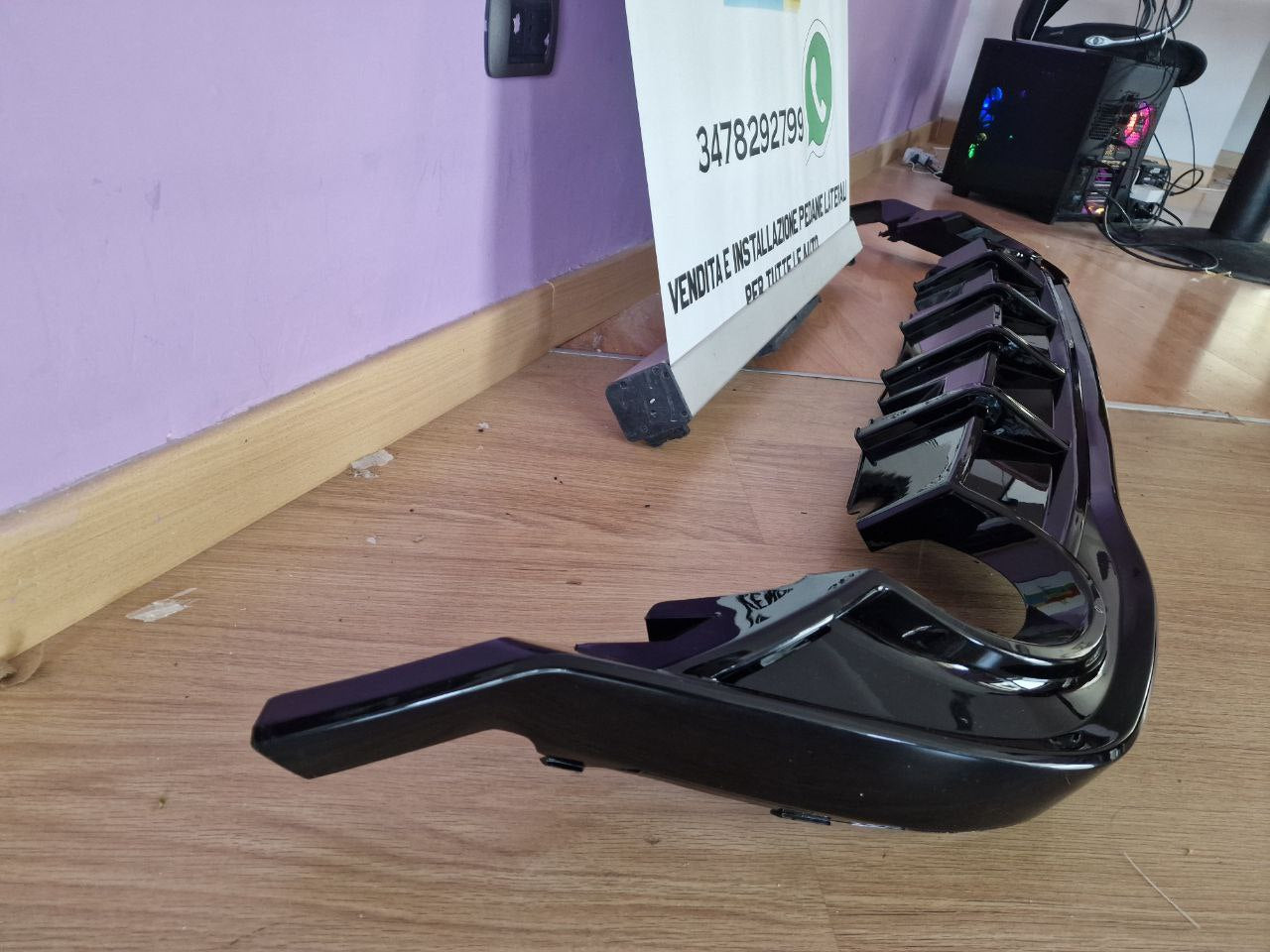 ART. 0512 DIFFUSORE GOLF 8 VIII 1+1 LOOK GTI NERO LUCIDO + TERMINALI