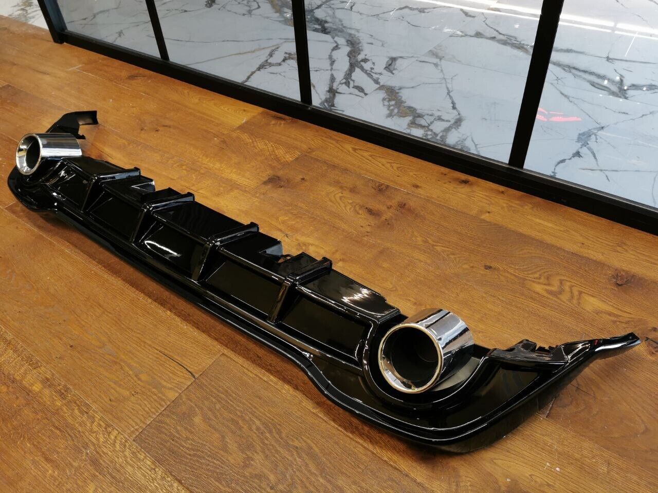 ART. 0512 DIFFUSORE GOLF 8 VIII 1+1 LOOK GTI NERO LUCIDO+TERMINALI