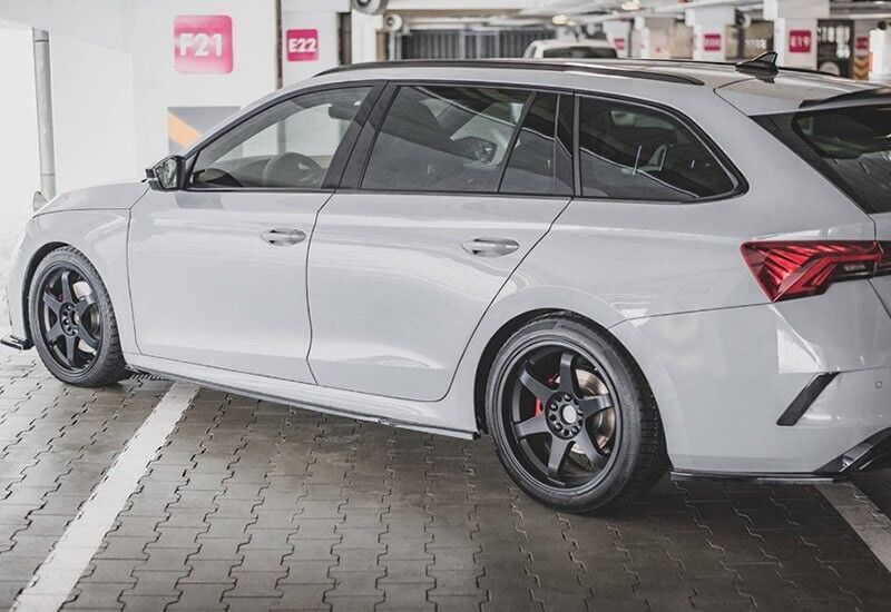 MINIGONNE ADATTE PER SKODA OCTAVIA MK4 SW 2019+ LOOK NERO LUCIDO DESIGN SPORTIVO