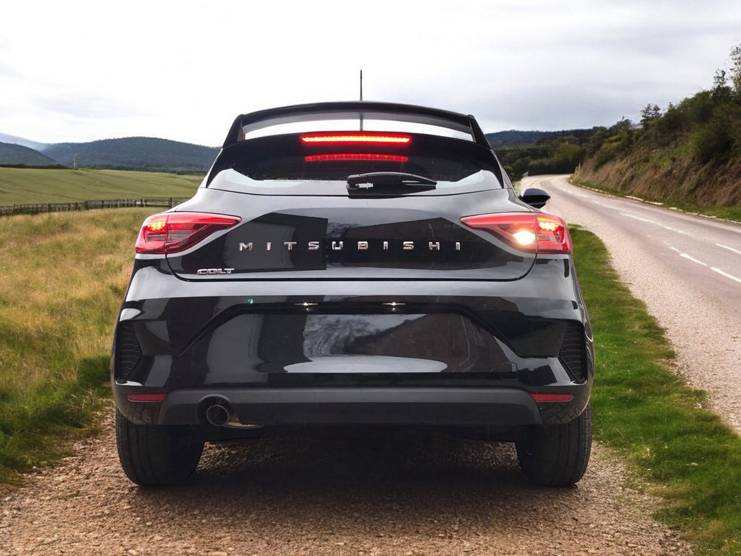 💫SPOILER TETTO ADATTO PER MITSUBISHI COLT (2023-)/RENAULT CLIO MK5 (2019-)PU 💫