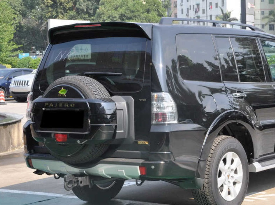 SPOILER POSTERIORE SUL TETTO MITSUBISHI PAJERO 2006-2014 CON TERZO STOP LED