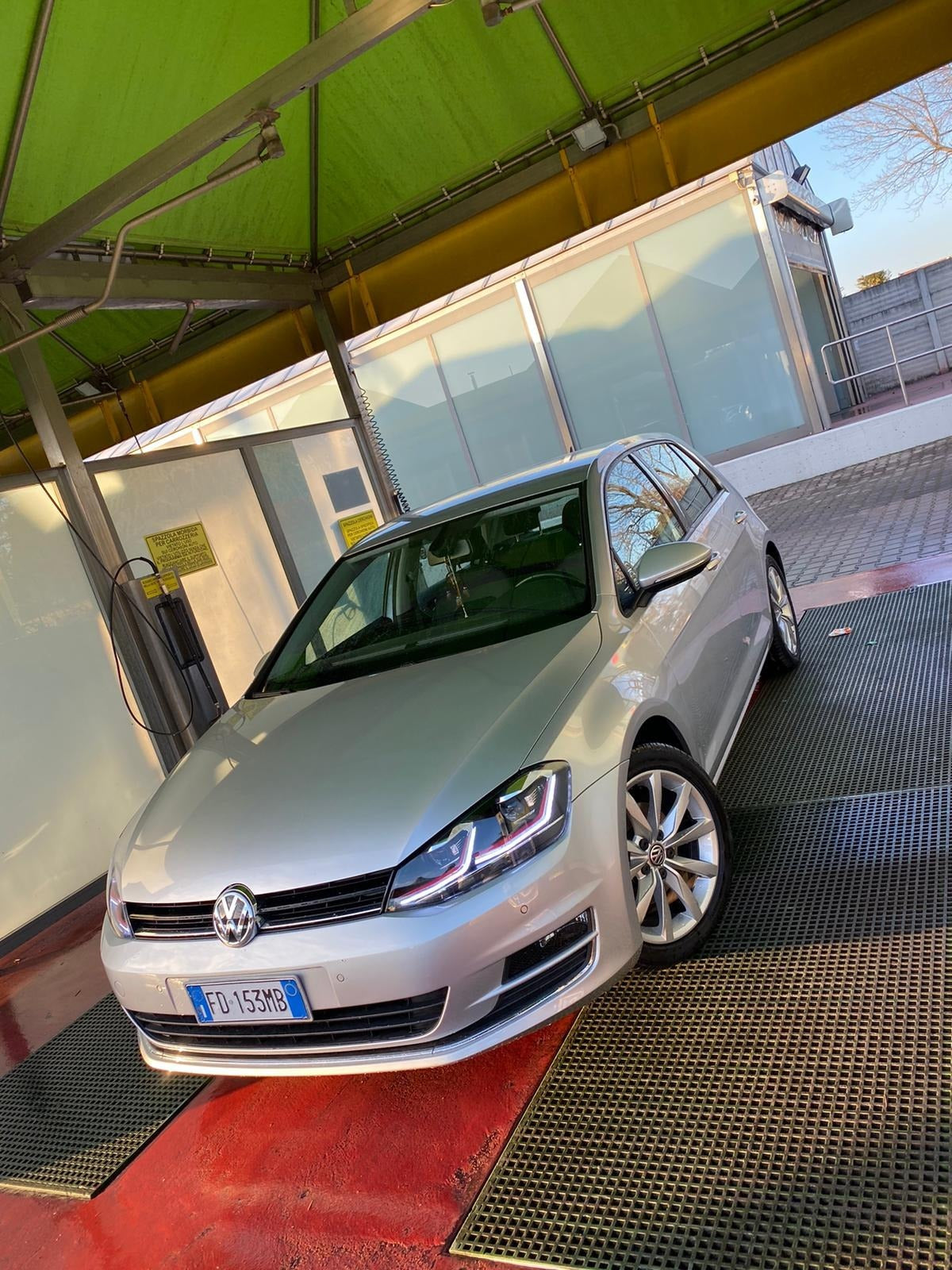 Copia del VW GOLF 7 2012 + FARI ANTERIORI DIURNE E FRECCE A LED DINAMICA AUTOELEGANCERICAMBI