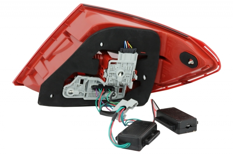 FARI POSTERIORI ADATTI PER MERCEDES CLASSE C W204 BERLINA 2007-2012 STILE FACELIFT