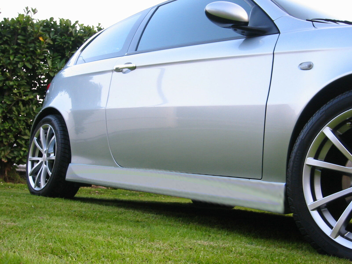 ALFA ROMEO 147 3 / 5 PORTE COPPIA MINIGONNE LATERALI SOTTO PORTA ABS AUTOELEGANCERICAMBI