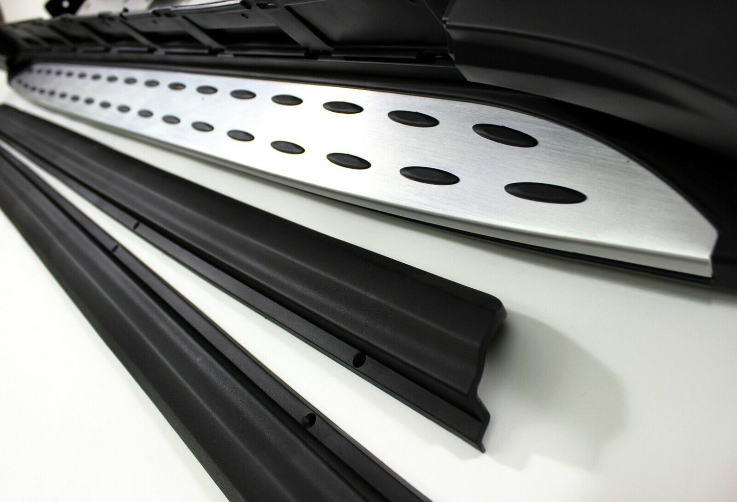 PEDANE LATERALI KIA SPORTAGE 2015+ SOTTO PORTA ACCIAIO INOX E PVC - LOOK SPORT