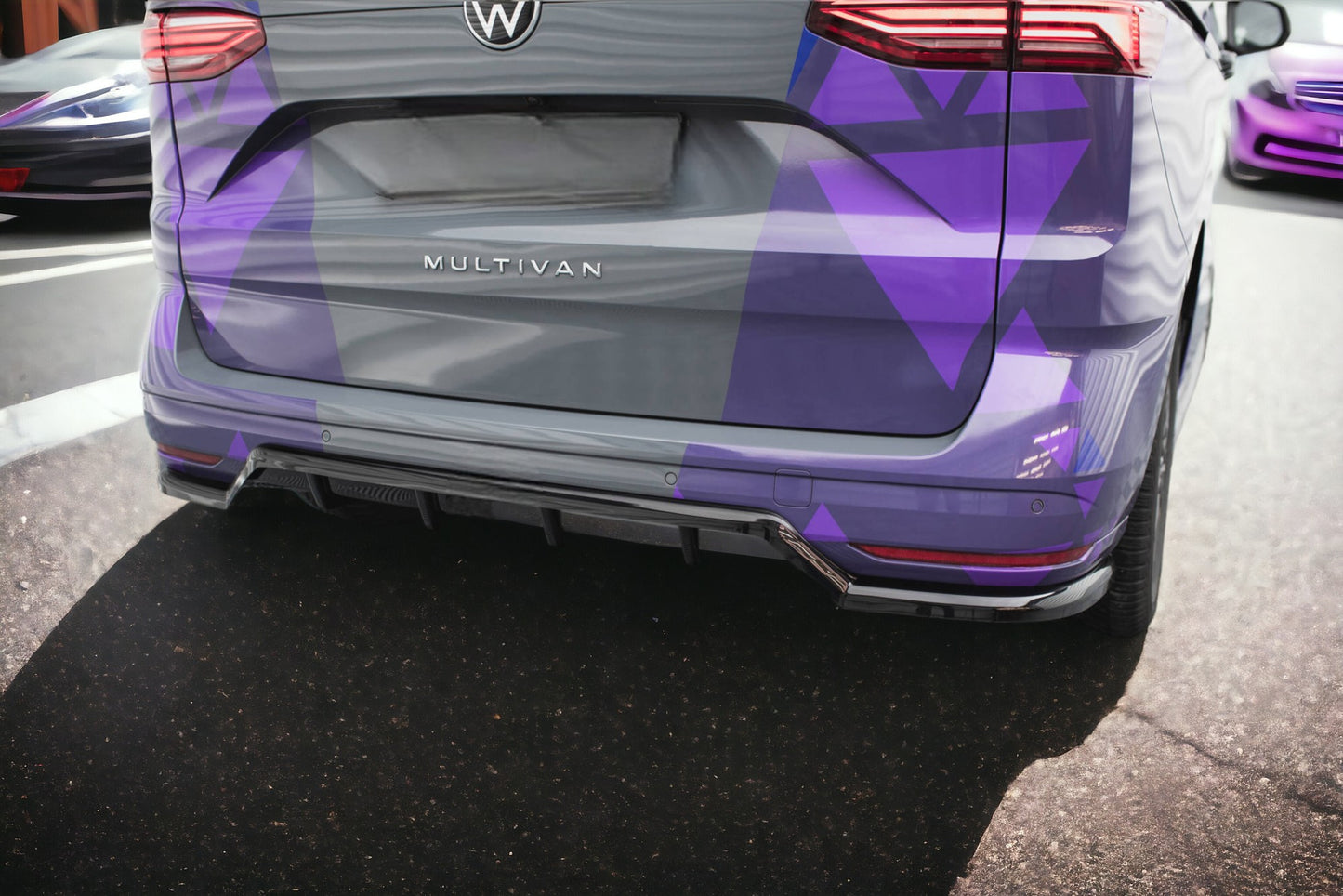 REAR CENTRAL SPLITTER (WITH VERTICAL BARS) VOLKSWAGEN MULTIVAN T7 