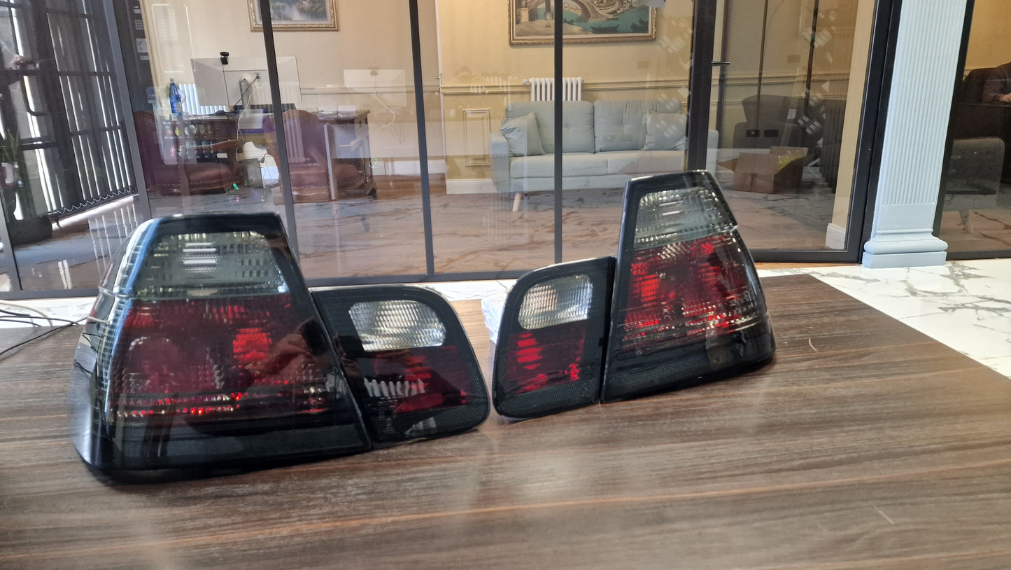 FANALI POSTERIORI ADATTI PER BMW SERIE 3 E46 LOOK NERI DESIGN SPORTIVO