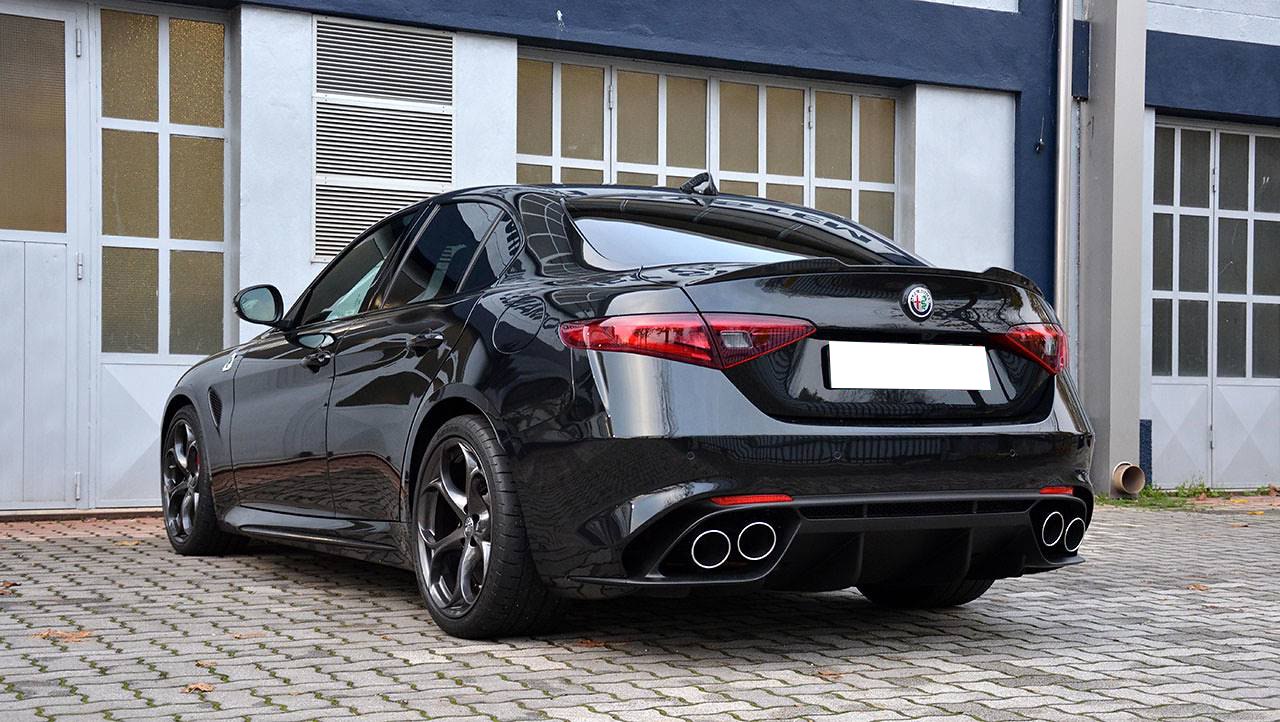 ART. 0345 DIFFUSORE GIULIA 2016-2021 STANDARD LOOK QUADRIFOGLIO NERO LUCIDO