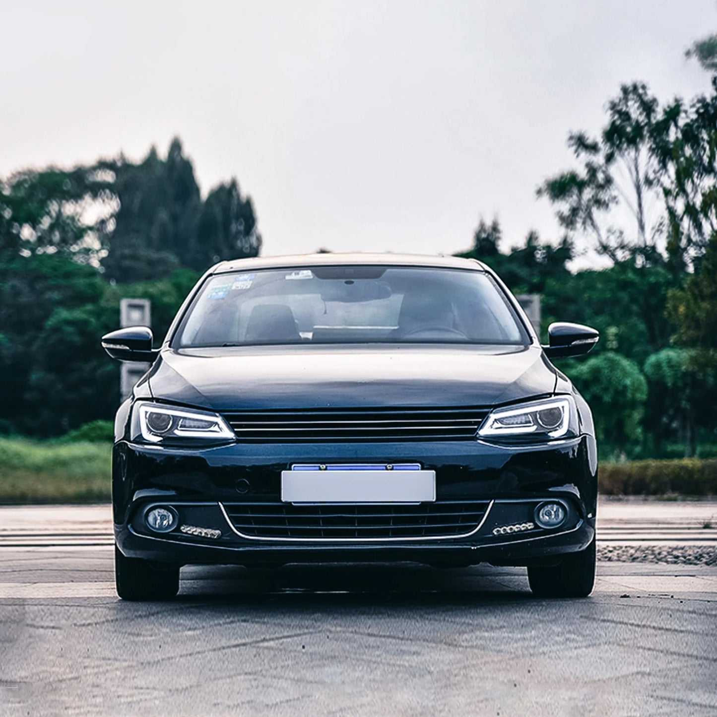 Double Beam Headlights for Volkswagen Jetta / Sagitar (NOT GLI) 2012-2018 (Bulbs Not Included) 