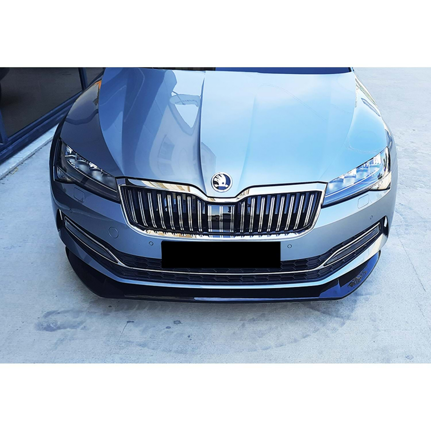 SKODA Superb MK3 Max V1 Labbro Frontale Piano Nero Vuoto Plastica / 2015-2019