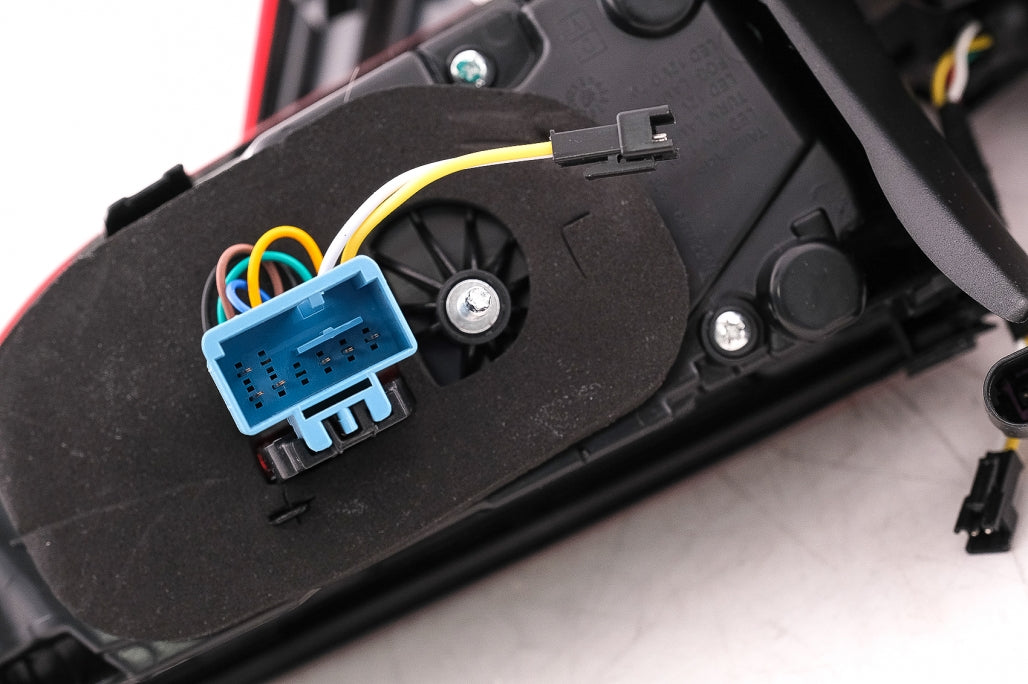 Fanali posteriori Full LED adatti per VW Golf VIII Hatchback Mk8 MQB (dal 2020 in poi) Luci di svolta sequenziali dinamiche