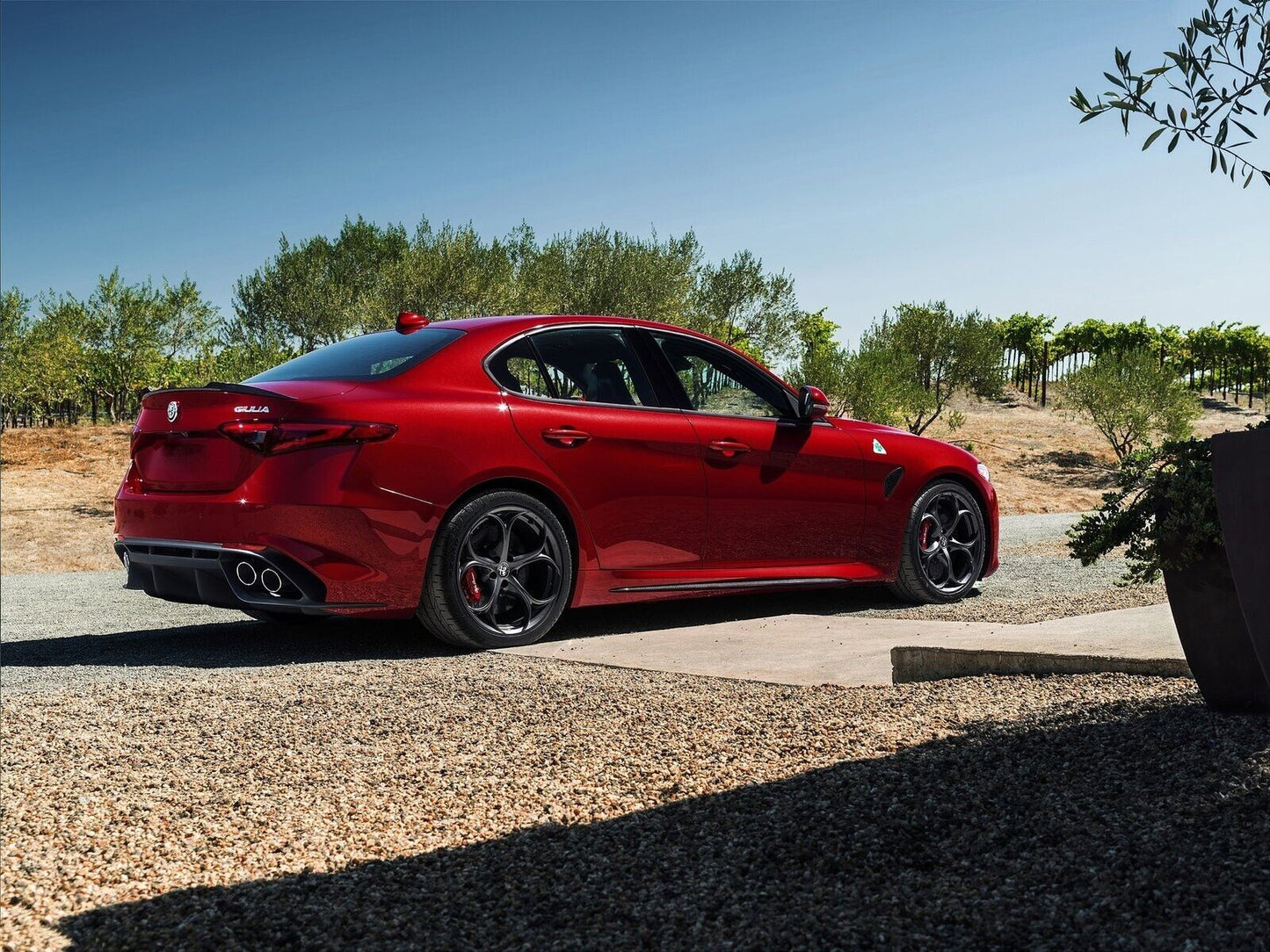 ART. 0345 DIFFUSORE GIULIA 2016-2021 STANDARD LOOK QUADRIFOGLIO NERO LUCIDO