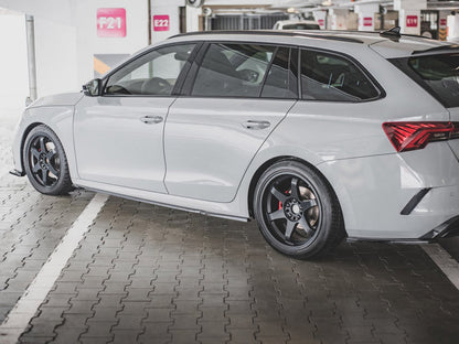 Octavia 4 RS Style Max V1 Minigonne laterali Labbro inferiore Piano Vuoto nero Plastica 2020 in su