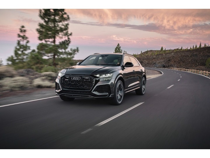 ART.4572 GRIGLIA AUDI Q8 2018-2023 LOOK RS nero lucido