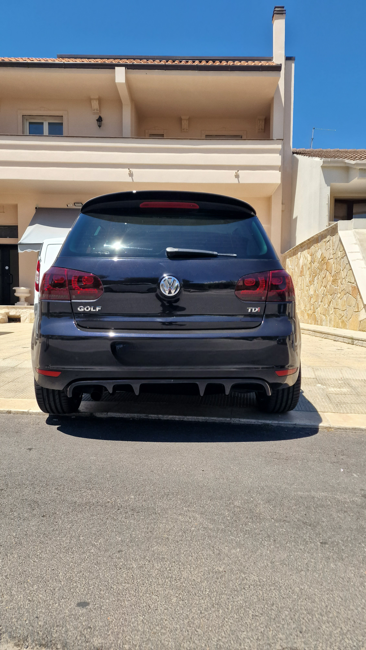 🟢SPOILER SUL TETTO VW GOLF 6 2008-2012🟢LUNOTTO POSTERIORE NERO LUCIDO✨