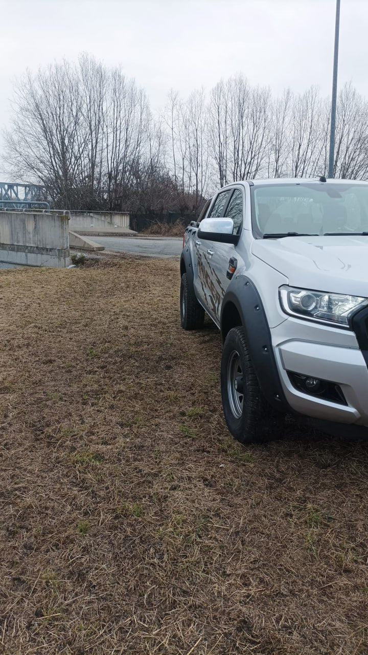 PARAFANGHI ALLARGATI ADATTI PER FORD RANGER T6 T7 T8 2012-2020 LOOK SPORTIVO