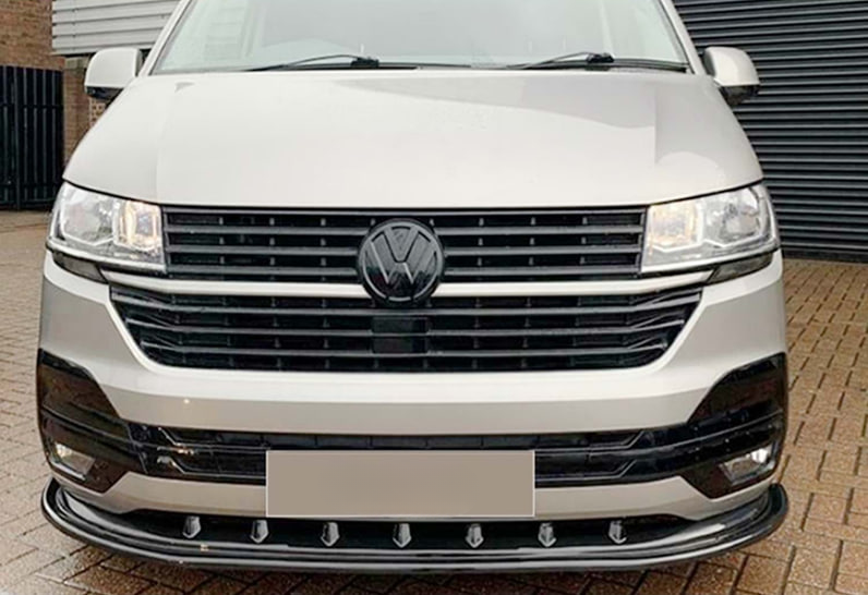 SPLITTER ANTERIORE ADATTO PER VW TRANSPORTER T6.2 2020+ NERO LOOK SPORTIVO