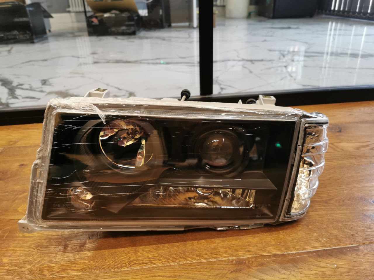 FARI ANTERIORI ADATTI PER MERCEDES 190 W201 1982-1993 LOOK NERI DESIGN SPORTIVI