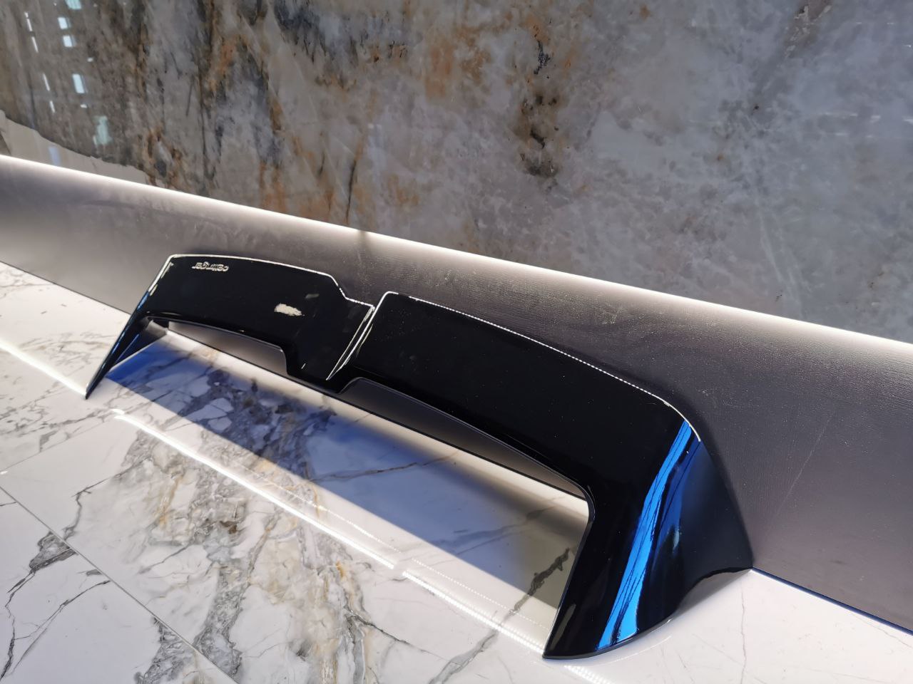 SPOILER POSTERIORE ADATTO PER VW GOLF 8 LOOK NERO LUCIDO DESIGN SPORTIVO
