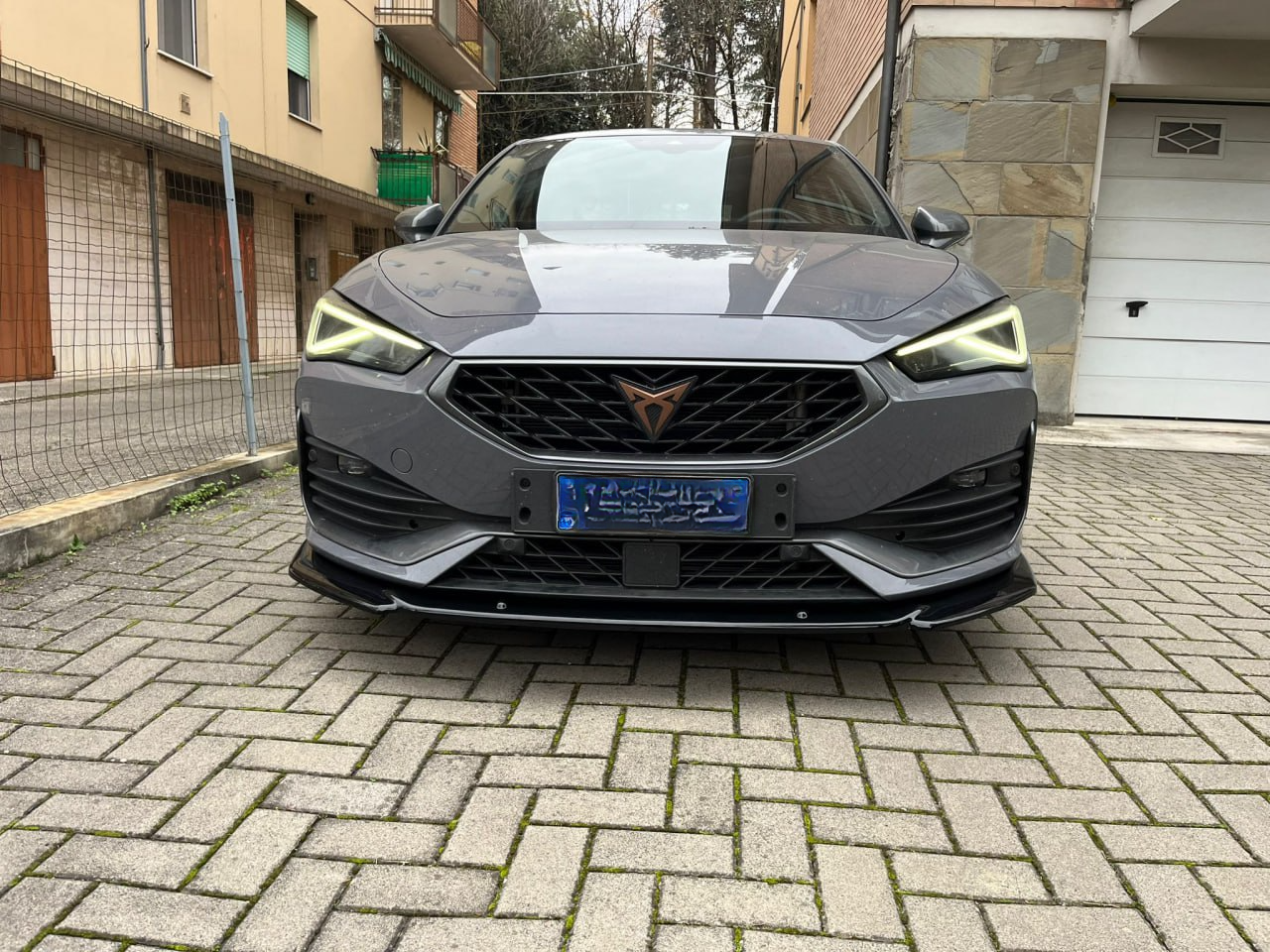 SPLITTER ADATTO PER SEAT CUPRA LEON 2020+ DESIGN SPORTIVO LOOK NERO LUCIDO