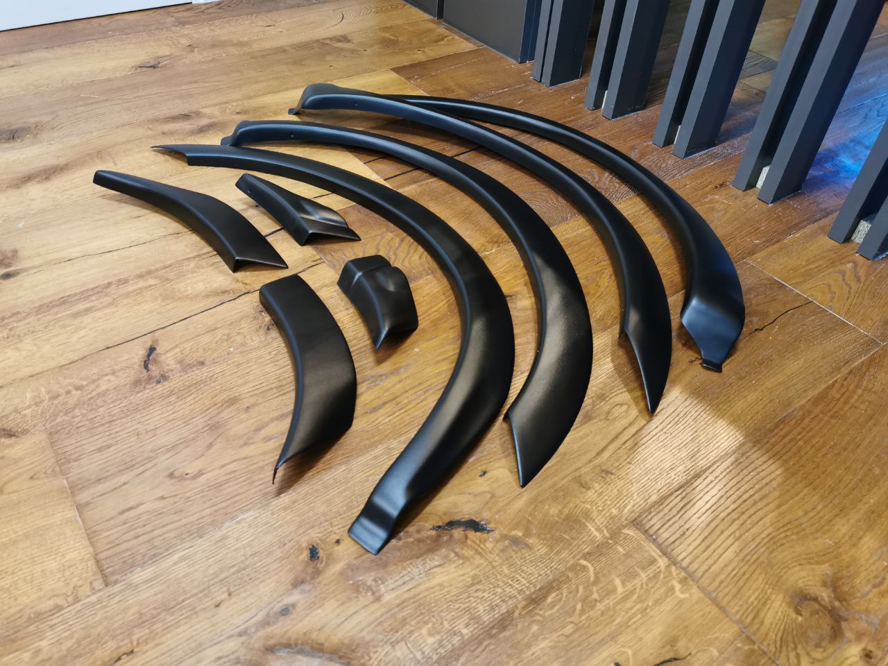 PARAFANGHI ALLARGATI ADATTI PER FORD TRANSIT MK3 FL 2006-2012 LOOK NERO OPACO