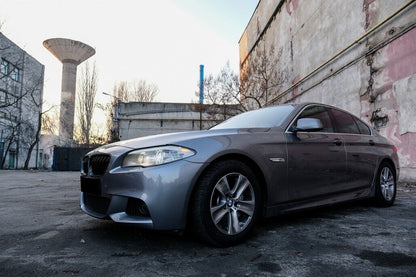 Paraurti anteriore con griglie centrali adatto per BMW Serie 5 F10 F11 Non LCI