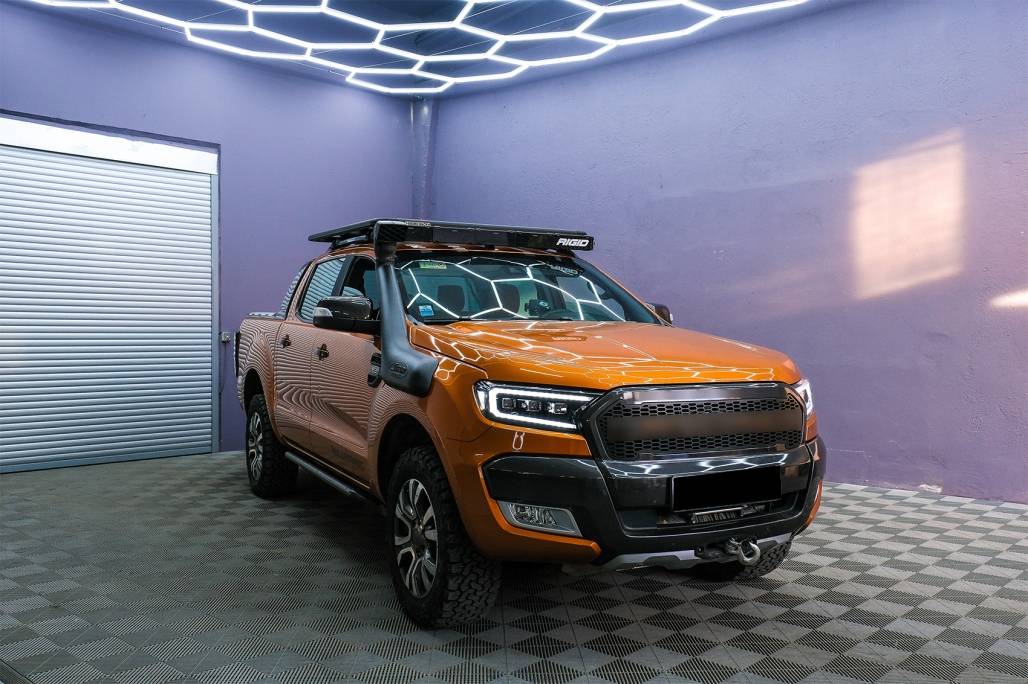 FARI ANTERIORI ADATTI PER FORD RANGER T6 2015-2020 FULL LED DINAMICI LOOK NERO