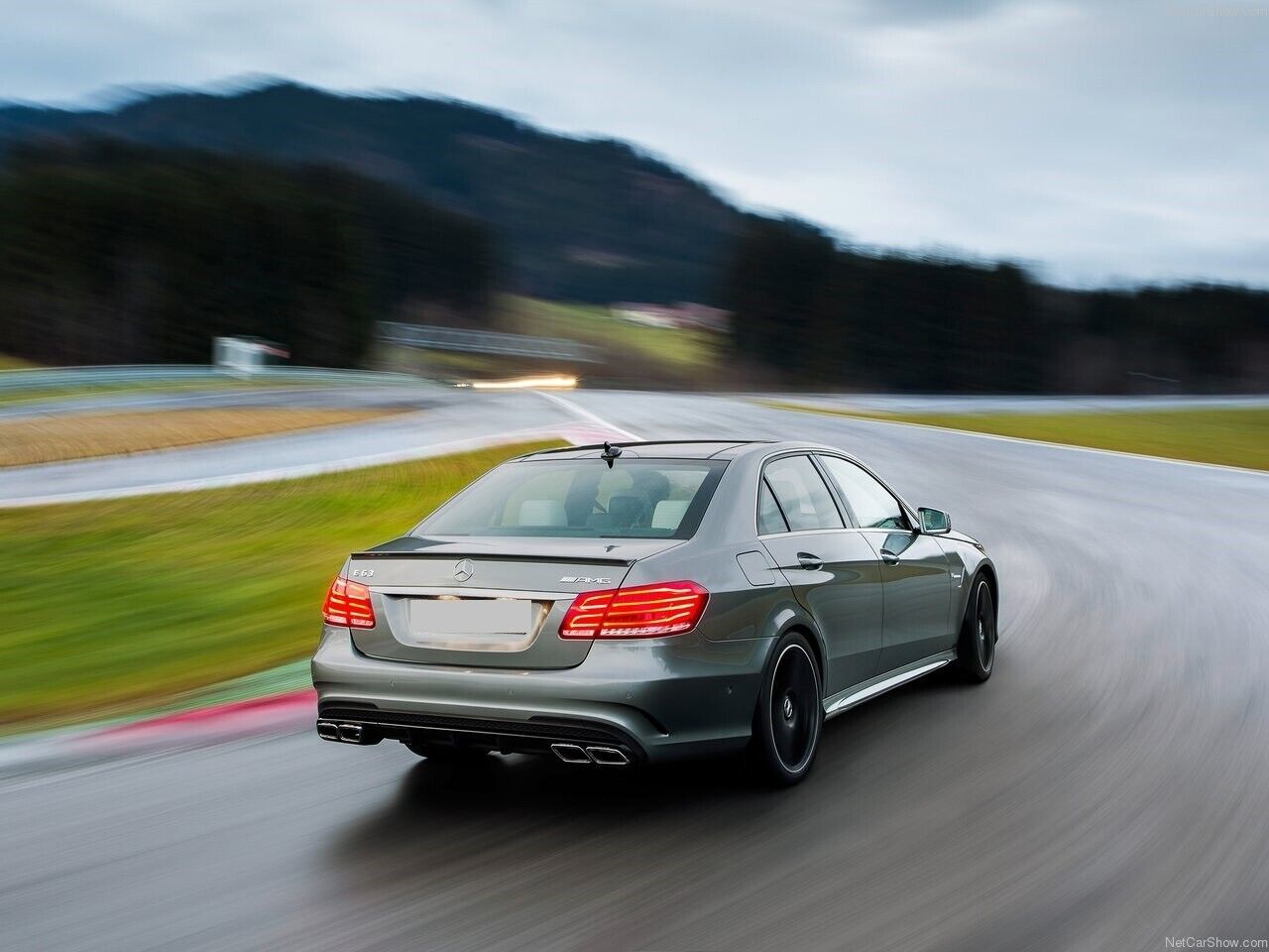 SPOILER POSTERIORE AMG NERO LUCIDO ADATTO PER MERCEDES CLASSE E W212 BERLINA