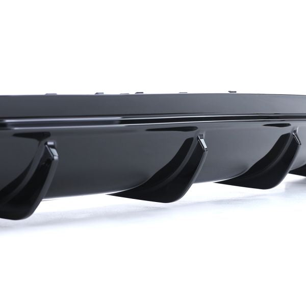 Diffusore sportivo nero lucido con terminali di scarico cromati per Mercedes CLA