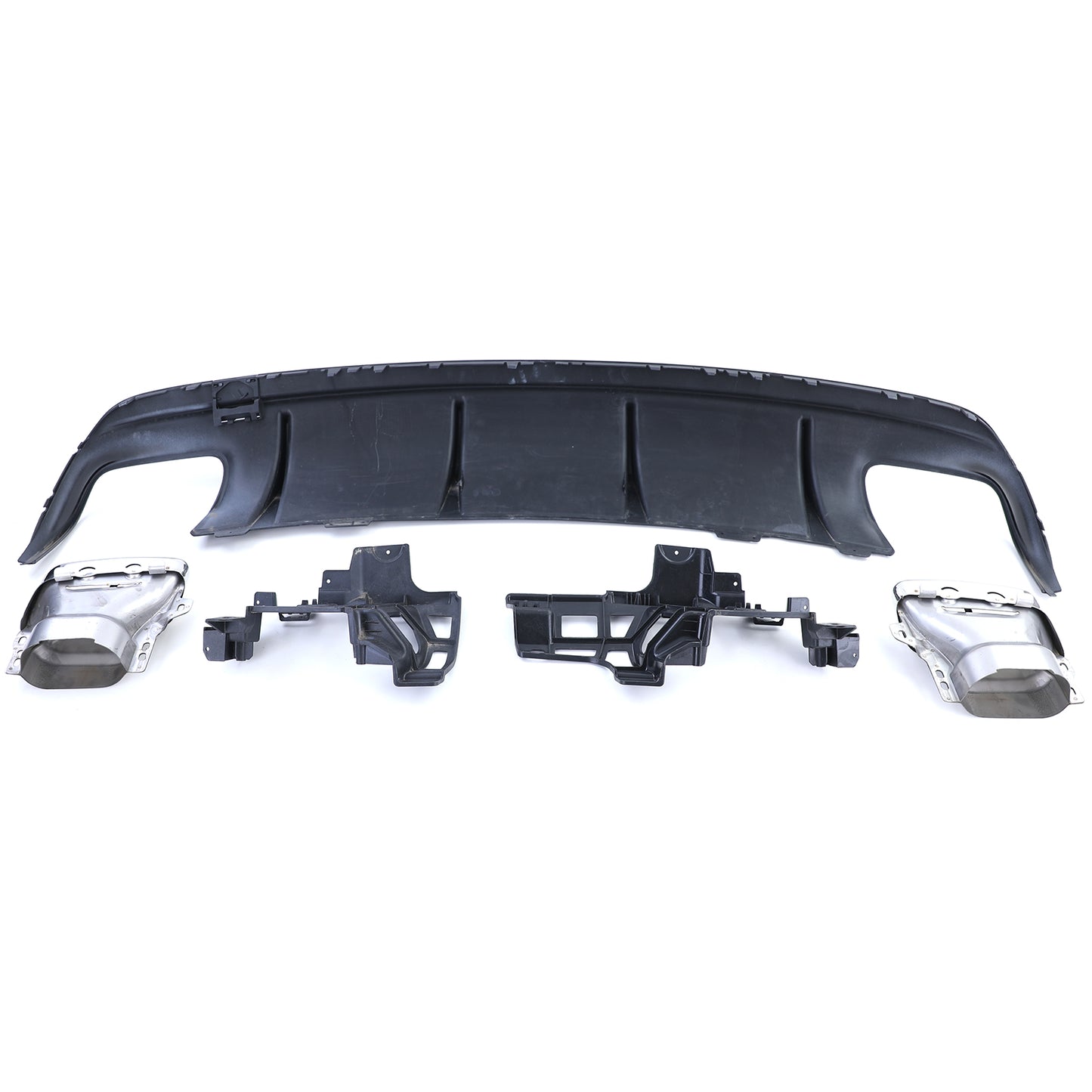 Diffusore Posteriore Nero Lucido con Terminali Cromati per Mercedes CLA C117