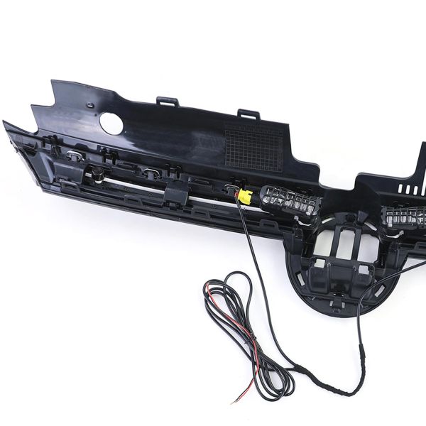 Griglia radiatore sportiva con striscia cromata illuminata per VW Golf 8 anche GTI dal 2019