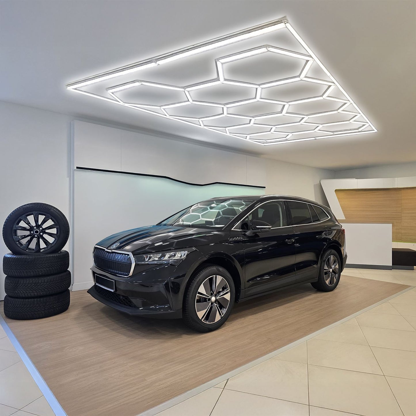 3997 Illuminazione esagonale a LED per garage officina showroom 6500K 4,85x2,44m