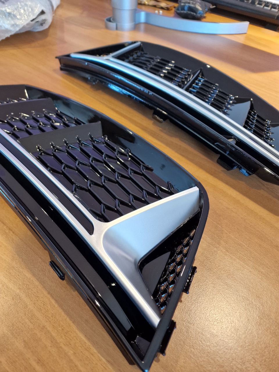 ART. 0176 GRIGLIE FENDINEBBIA AUDI A4 B9 2015-2019 STANDARD LOOK S4