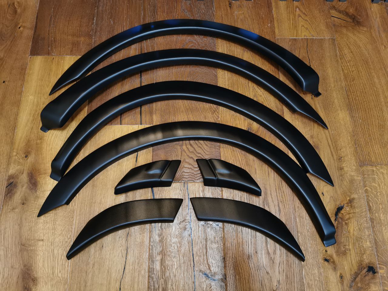 PARAFANGHI ALLARGATI ADATTI PER FORD TRANSIT MK3 FL 2006-2012 LOOK NERO OPACO