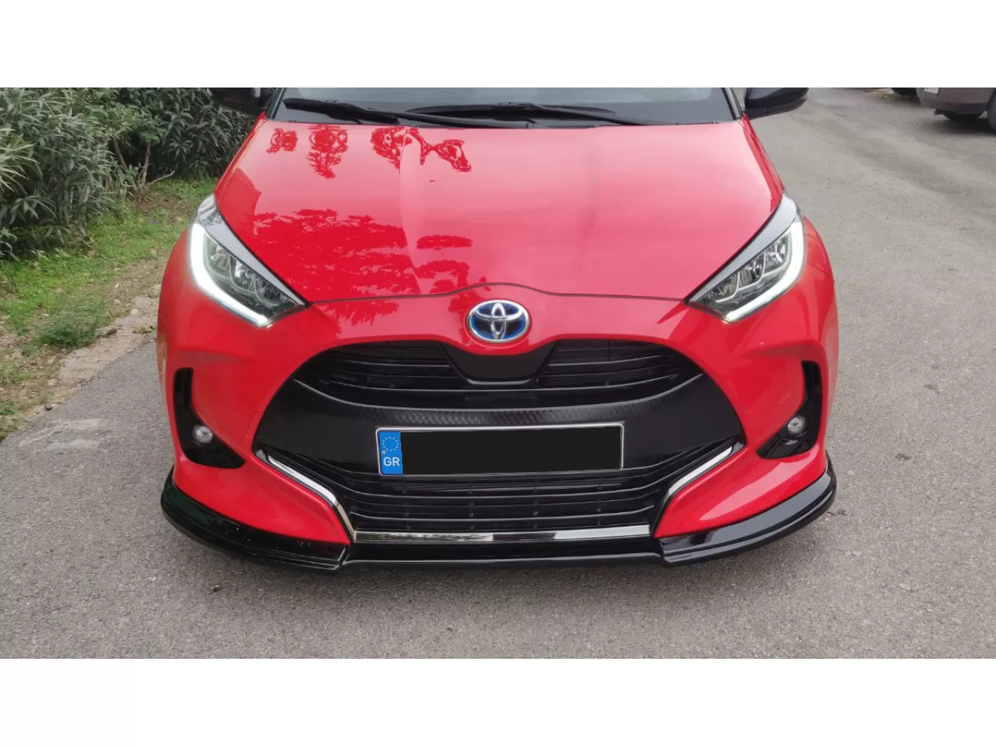 SPLITTER ANTERIORE V.1 ADATTO PER TOYOTA YARIS MK4 2020+ LOOK NERO LUCIDO