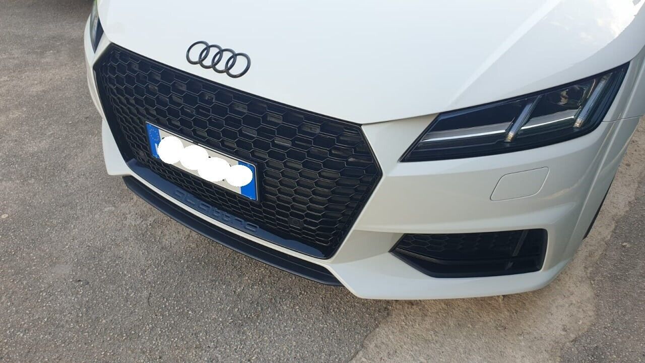 GRIGLIA ANTERIORE DESIGN RSTT NIDO D’APE ADATTA PER AUDI TT FV 2015+