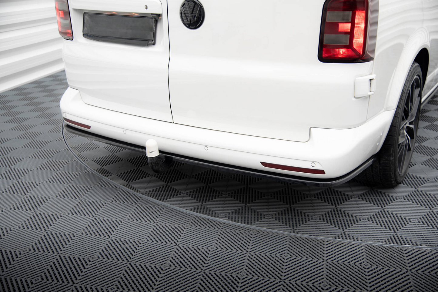 SPLITTER POSTERIORE CENTRALE VOLKSWAGEN T6 FACELIFT LUNGO
